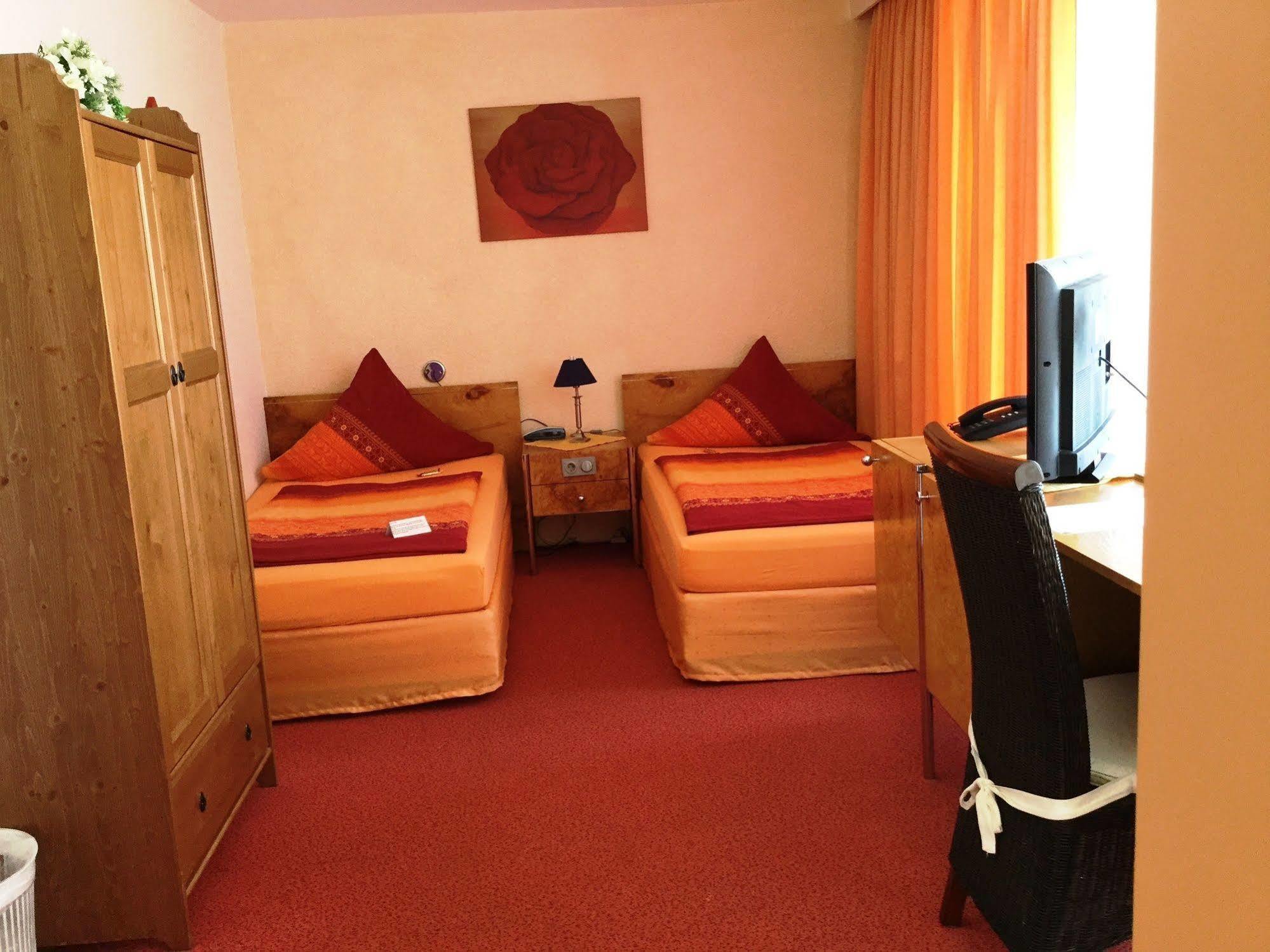 נויוויד Stadthotel-Garni מראה חיצוני תמונה