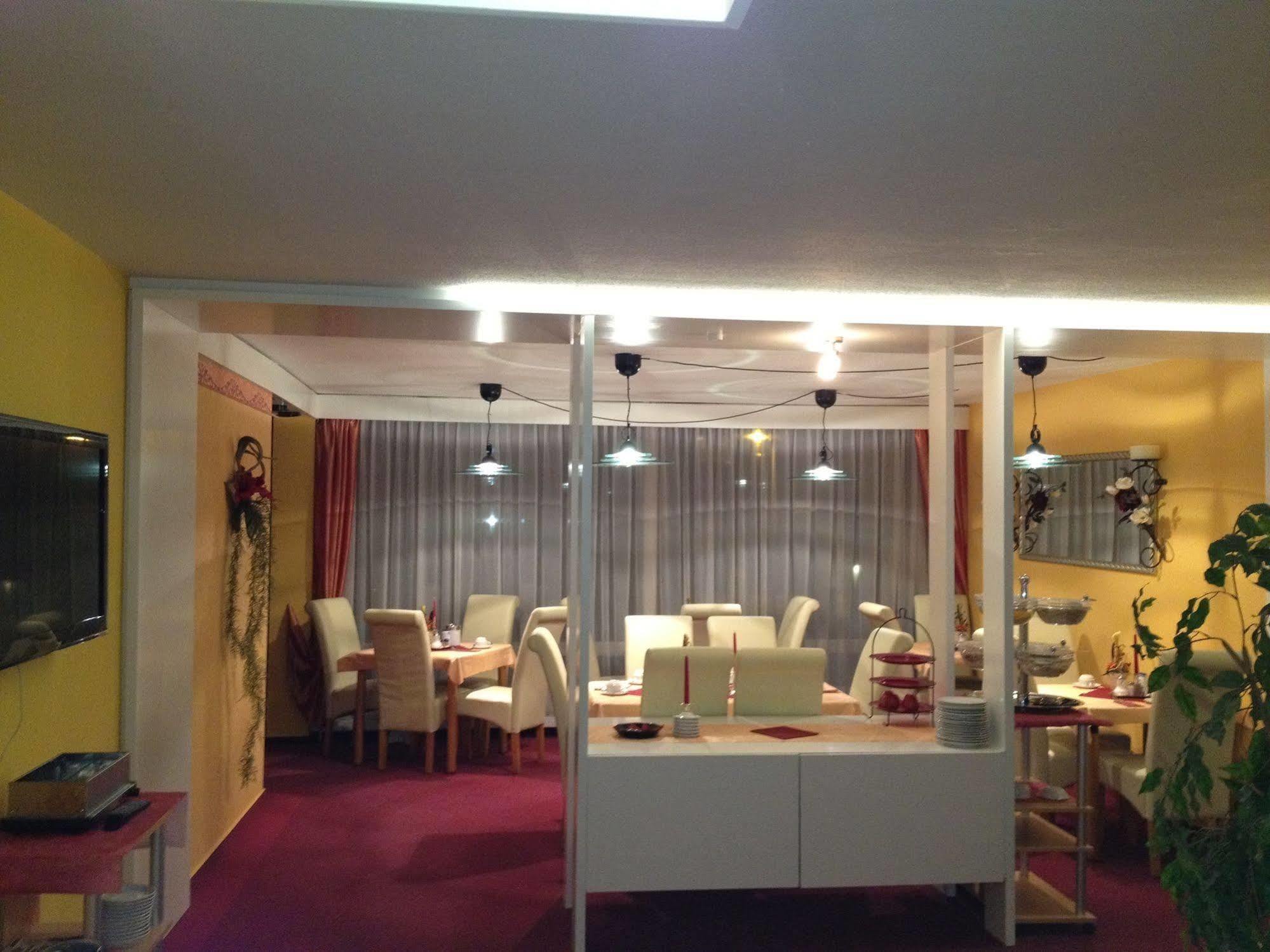 נויוויד Stadthotel-Garni מראה חיצוני תמונה